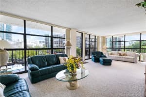 600 Parkview Dr # 1132, Hallandale Beach, FL 33009, Sold 12/01/20