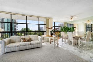 600 Parkview Dr # 1132, Hallandale Beach, FL 33009, Sold 12/01/20
