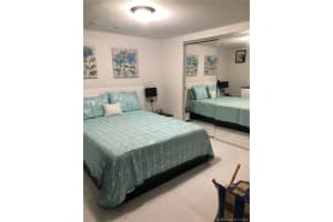 8027 NW 8th St, Miami, FL 33126, Sold 01/15/21