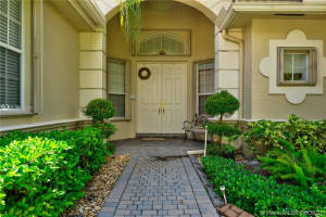 5138 Lakewood Dr, Cooper City, FL 33330, Sold 08/21/20