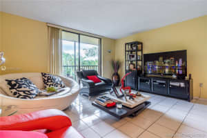 8065 SW 107th Ave, Miami, FL 33173, Sold 07/24/20