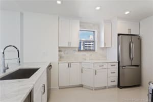 5555 Collins Ave #12r, Miami, FL 33140, Sold 12/22/20
