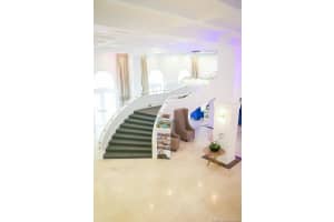 5225 Collins Ave, Miami, FL 33140, Sold 03/19/21