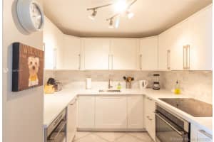 2500 NE 135th St B1009, North Miami, FL 33181, Sold 09/03/20