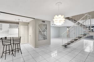 6530 Kendale Lakes Dr, Miami, FL 33183, Sold 08/07/20