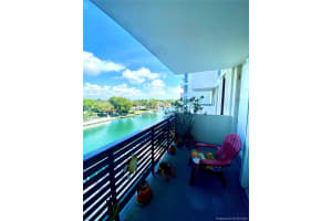 9800 W Bay Harbor Dr, Bay Harbor Islands, FL 33154, Sold 12/23/20
