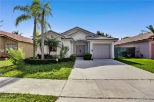 341 SW 203rd Ave, Pembroke Pines, FL 33029, Sold 08/28/20