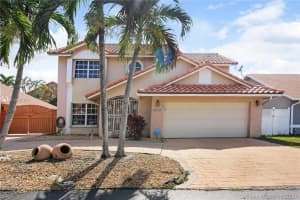 18660 NW 78th Ave, Hialeah, FL 33015, Sold 08/31/20