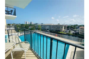 427 Golden Isles Dr #4a, Hallandale Beach, FL 33009, Sold 08/25/20