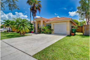 432 W Royal Cove Cir, Davie, FL 33325, Sold 09/18/20