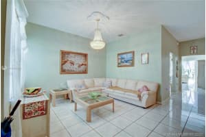 432 W Royal Cove Cir, Davie, FL 33325, Sold 09/18/20