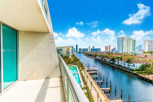 2950 NE 188th St, Miami, FL 33180, Sold 10/07/20