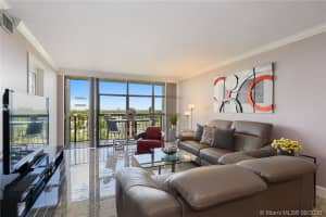 600 Parkview Dr # 1132, Hallandale Beach, FL 33009, Sold 11/20/20