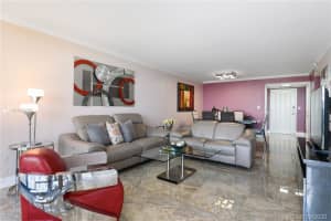 600 Parkview Dr # 1132, Hallandale Beach, FL 33009, Sold 11/20/20
