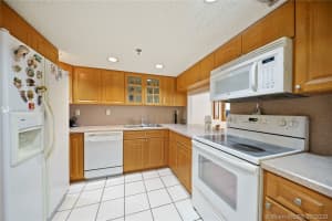 2625 Collins Ave, Miami, FL 33140, Sold 11/13/20