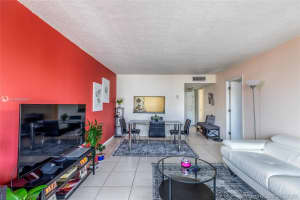 9310 Fontainebleau Blvd, Miami, FL 33172, Sold 09/11/20