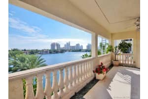 19925 NE 39th Pl, Miami, FL 33180, Sold 11/05/21