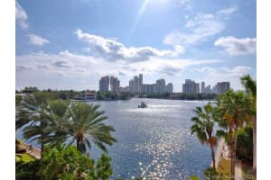 19925 NE 39th Pl, Miami, FL 33180, Sold 11/05/21