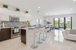 5960 NW 104th Ct, Medley, FL 33178, Sold 08/28/20
