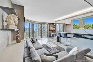 20191 E Country Club Dr, Miami, FL 33180, Sold 11/18/20