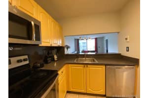 8145 NW 7th St, Miami, FL 33126, Sold 11/09/20