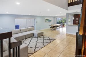 18671 NW 77th Ct, Hialeah, FL 33015, Sold 08/31/20