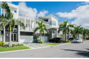 8285 NW 34th St, Doral, FL 33122, Sold 02/04/21