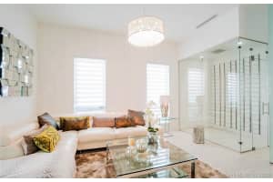 8285 NW 34th St, Doral, FL 33122, Sold 02/04/21