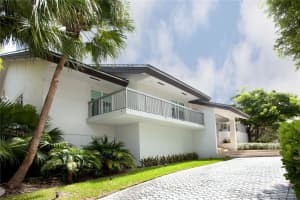 7180 E Lago Dr, Coral Gables, FL 33143, Sold 05/03/21