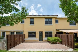 824 W Village Cir, Davie, FL 33325, Sold 08/28/20