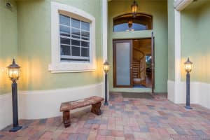 2801 E Stonebrook Cir, Davie, FL 33330, Sold 03/01/21