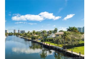 472 Sunset Dr, Hallandale Beach, FL 33009, Sold 05/03/21
