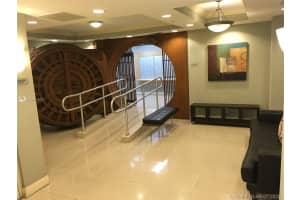 17 E Flagler St #219, Miami, FL 33131, Sold 12/22/20