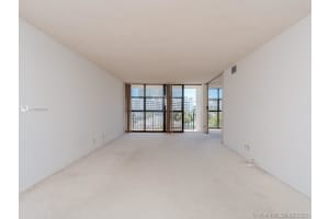 600 Parkview Dr, Hallandale Beach, FL 33009, Sold 12/18/20