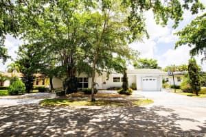 7323 Loch ness Dr, Miami Lakes, FL 33014, Sold 11/13/20
