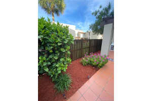 10020 NW 9th St Cir, Miami, FL 33172, Sold 08/28/20