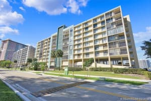 17600 N Bay Rd N905, Sunny Isles Beach, FL 33160, Sold 12/29/20