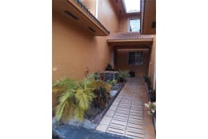 7559 NW 175th St, Hialeah, FL 33015, Sold 11/02/20