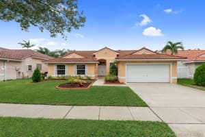355 SW 188th Ave, Pembroke Pines, FL 33029, Sold 08/27/20