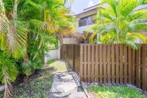 9990 NW 9th St Cir, Miami, FL 33172, Sold 09/23/20