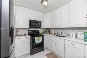 8201 NW 8th St, Miami, FL 33126, Sold 09/15/20