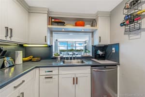 2555 Collins Ave, Miami, FL 33140, Sold 12/16/20