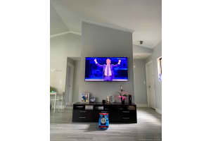 8225 NW 191st St, Hialeah, FL 33015, Sold 10/08/20