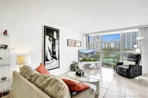 400 Leslie Dr, Hallandale Beach, FL 33009, Sold 09/30/20