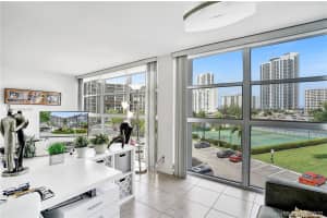 400 Leslie Dr, Hallandale Beach, FL 33009, Sold 09/30/20