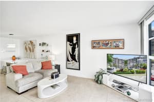 400 Leslie Dr, Hallandale Beach, FL 33009, Sold 09/30/20