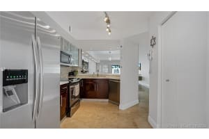 3520 Magellan Cir, Miami, FL 33180, Sold 11/24/20