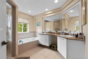9854 NW 18th St, Pembroke Pines, FL 33024, Sold 09/21/20