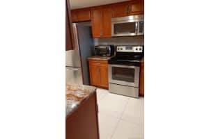 800 NE 195th St, Miami, FL 33179, Sold 11/05/20