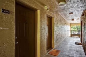 220 SW 116th Ave, Pembroke Pines, FL 33025, Sold 12/21/21